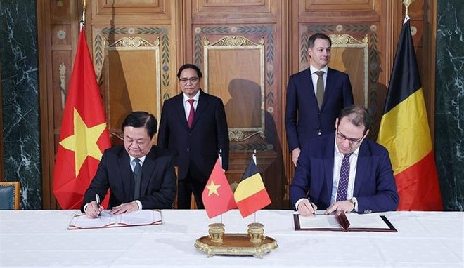 Primer ministro vietnamita sostiene conversaciones con su homólogo belga ảnh 1 Primer ministro vietnamita sostiene conversaciones con su homólogo belga ảnh 1