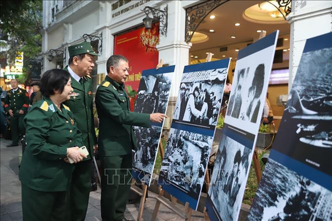 Celebran en Hanoi exposición sobre triunfo “Dien Bien Phu en el aire” ảnh 1 Celebran en Hanoi exposición sobre triunfo “Dien Bien Phu en el aire” ảnh 1