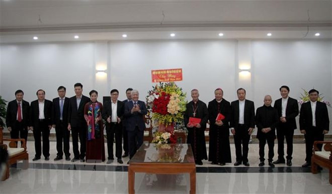 Dirigentes vietnamitas felicitan a comunidad católica en ocasión de Navidad ảnh 2 Dirigentes vietnamitas felicitan a comunidad católica en ocasión de Navidad ảnh 2