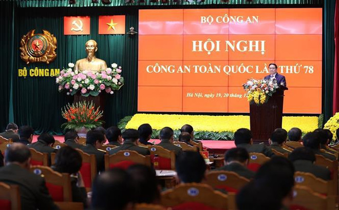 Premier vietnamita alaba aportes de la policía popular a desarrollo nacional ảnh 1 Premier vietnamita alaba aportes de la policía popular a desarrollo nacional ảnh 1