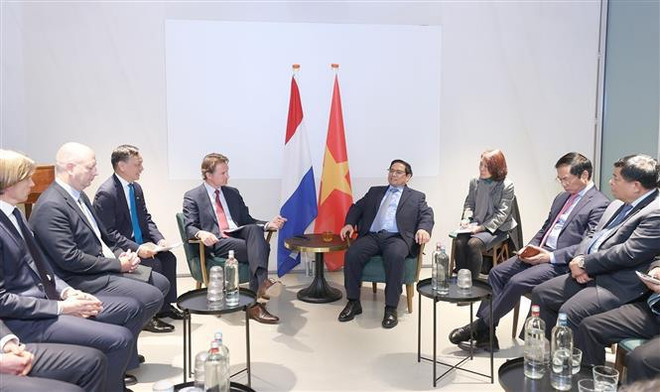 Primer ministro vietnamita se reúne con representantes empresariales holandeses ảnh 2 Primer ministro vietnamita se reúne con representantes empresariales holandeses ảnh 2