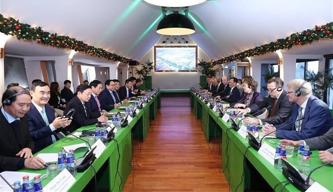 Primer ministro vietnamita se reúne con representantes empresariales holandeses ảnh 1 Primer ministro vietnamita se reúne con representantes empresariales holandeses ảnh 1