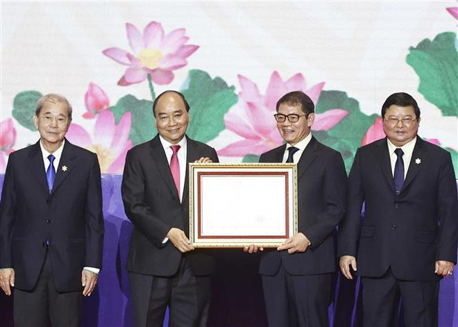 Presidente vietnamita exhorta a THACO a ser pionero de productos respetuosos con ambiente ảnh 1 Presidente vietnamita exhorta a THACO a ser pionero de productos respetuosos con ambiente ảnh 1