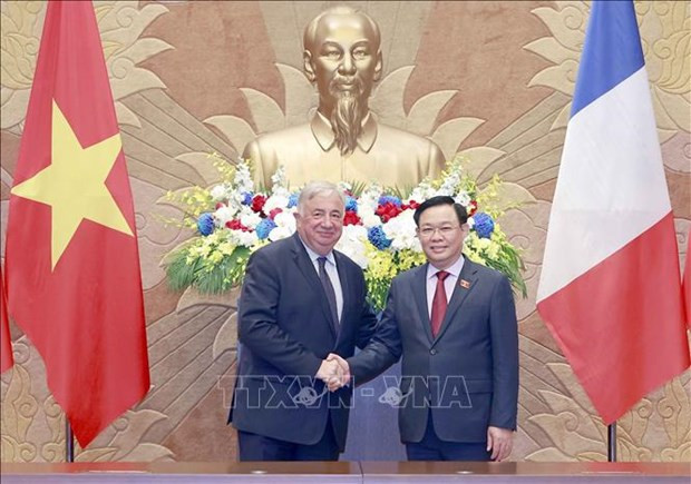Presidente del Senado francés finaliza su visita a Vietnam ảnh 1 Presidente del Senado francés finaliza su visita a Vietnam ảnh 1