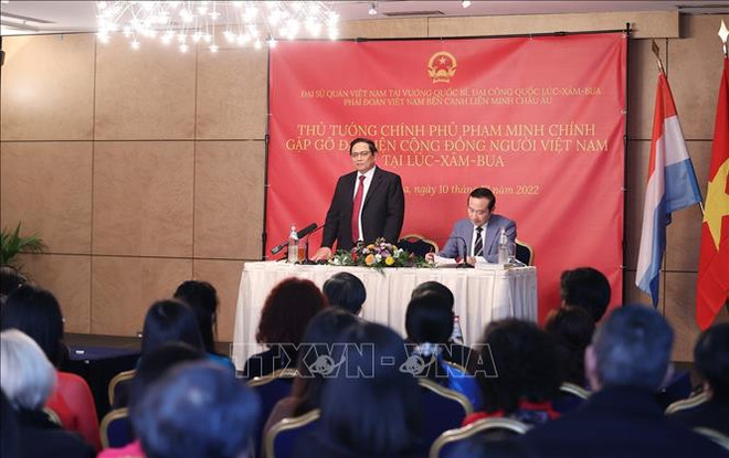 Premier vietnamita se reúne con comunidad coterránea en Luxemburgo ảnh 1 Premier vietnamita se reúne con comunidad coterránea en Luxemburgo ảnh 1