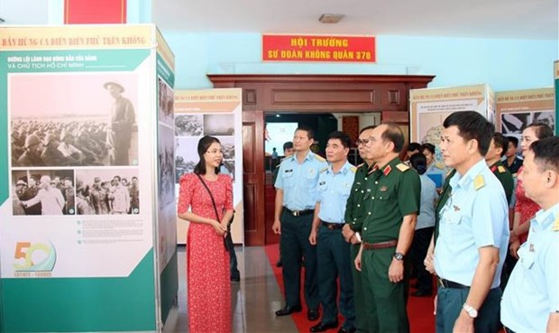 En Ciudad Ho Chi Minh exposición marca el 50 aniversario del triunfo “Dien Bien Phu en el aire” ảnh 1