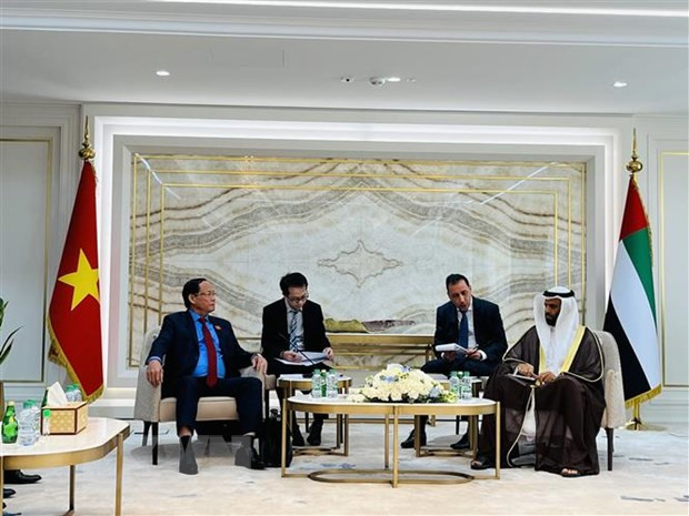 Delegación vietnamita cumple agenda de trabajo en EAU ảnh 1 Delegación vietnamita cumple agenda de trabajo en EAU ảnh 1