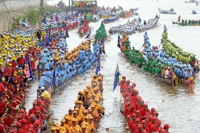 Camboya celebra festival tradicional de agua con regata ảnh 1 Camboya celebra festival tradicional de agua con regata ảnh 1