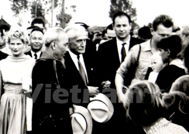 Destacan gran imagen del Presidente Ho Chi Minh en Rumania ảnh 1 Destacan gran imagen del Presidente Ho Chi Minh en Rumania ảnh 1