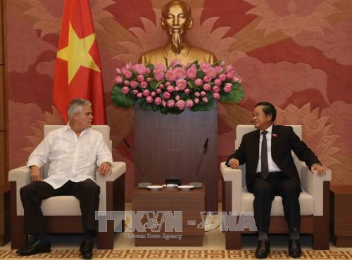 Dirigentes vietnamitas reciben a delegación de Cuba ảnh 1 Dirigentes vietnamitas reciben a delegación de Cuba ảnh 1