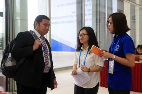 Voluntarios jóvenes de Da Nang trabajan por el éxito de Cumbre del APEC ảnh 1 Voluntarios jóvenes de Da Nang trabajan por el éxito de Cumbre del APEC ảnh 1