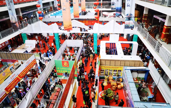 Nutrida participación en Feria comercial internacional Vietnam – China ảnh 1