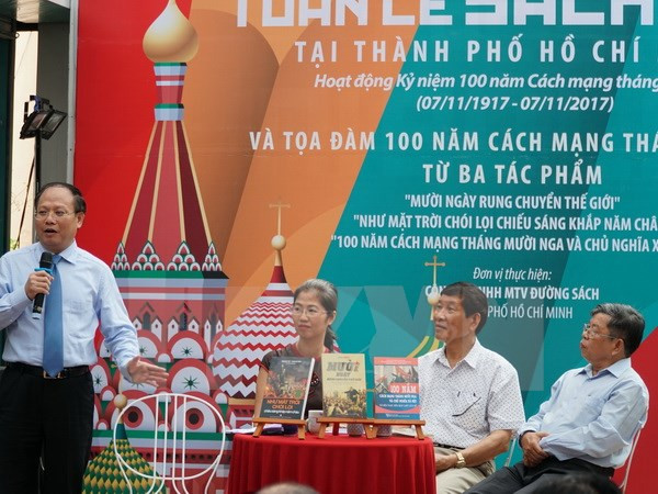 Presentan en Ciudad Ho Chi Minh libros por centenario de Revolución de Octubre ảnh 1 Presentan en Ciudad Ho Chi Minh libros por centenario de Revolución de Octubre ảnh 1