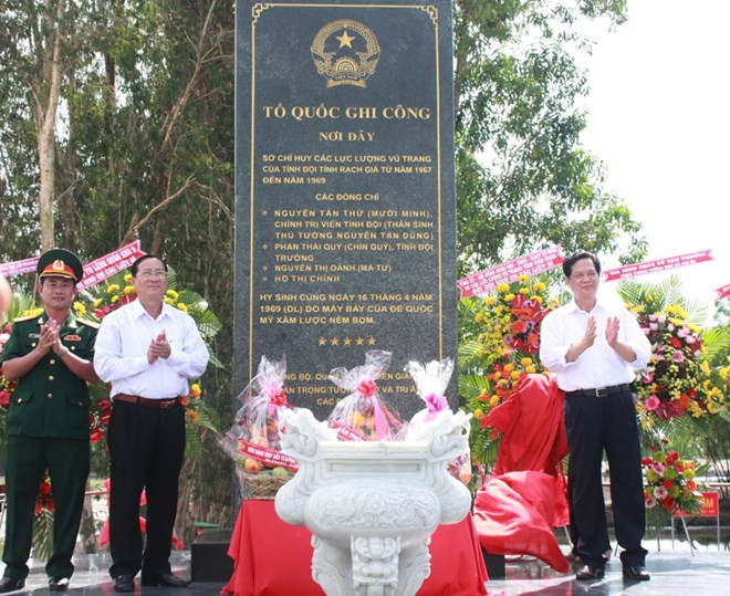 Asiste premier a erección de estela conmemorativa en Kien Giang ảnh 1 Asiste premier a erección de estela conmemorativa en Kien Giang ảnh 1