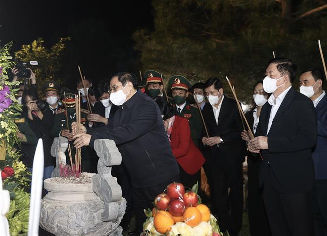 Premier vietnamita rinde homenaje al General Vo Nguyen Giap ảnh 1 Premier vietnamita rinde homenaje al General Vo Nguyen Giap ảnh 1