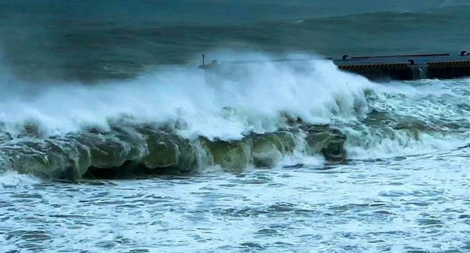 Tifón Rai se desplaza hacia el Norte-Noreste y se debilita ảnh 1