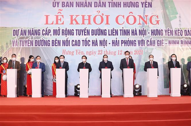 Primer ministro de Vietnam exige impulsar desarrollo armónico de provincia de Hung Yen ảnh 3 Primer ministro de Vietnam exige impulsar desarrollo armónico de provincia de Hung Yen ảnh 3