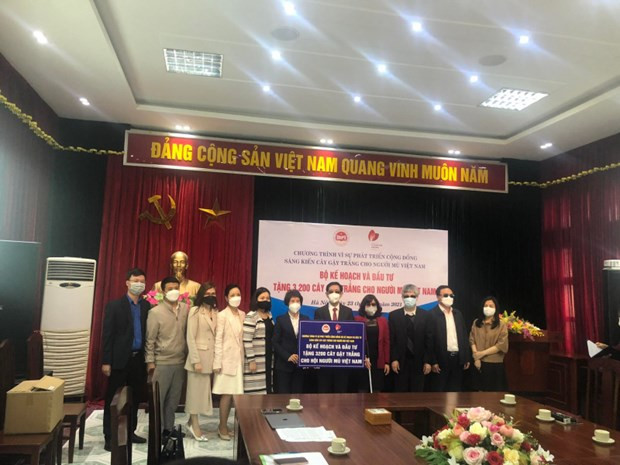 Obsequian tres mil bastones blancos en ayuda de personas ciegas ảnh 1 Obsequian tres mil bastones blancos en ayuda de personas ciegas ảnh 1