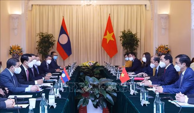 Efectúan octava consulta política entre Vietnam y Laos ảnh 1