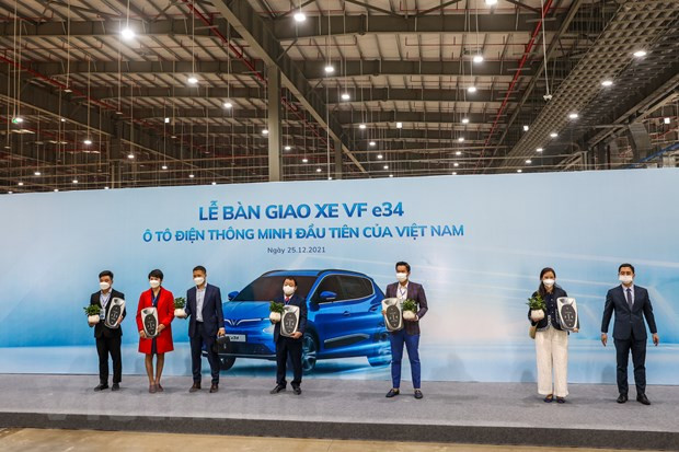 Entrega VinFast primeros coches eléctricos VF e34 a sus clientes ảnh 2 Entrega VinFast primeros coches eléctricos VF e34 a sus clientes ảnh 2