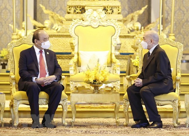 Rey camboyano preside ceremonia de bienvenida al presidente vietnamita ảnh 1 Rey camboyano preside ceremonia de bienvenida al presidente vietnamita ảnh 1