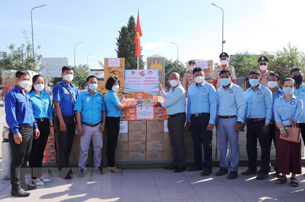 Camboya dona suministros médicos a Vietnam para luchar contra el COVID-19 ảnh 1 Camboya dona suministros médicos a Vietnam para luchar contra el COVID-19 ảnh 1