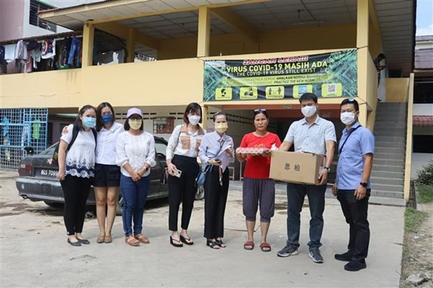 Prestan atención a vietnamitas afectados por inundaciones en Malasia ảnh 1 Prestan atención a vietnamitas afectados por inundaciones en Malasia ảnh 1