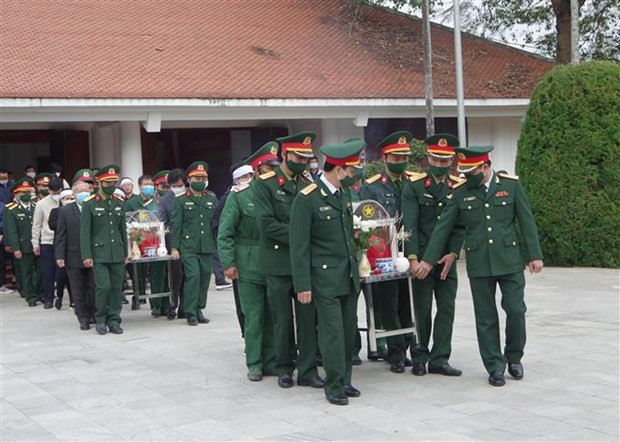 Entierran restos de soldados caídos en la campaña Dien Bien Phu ảnh 1 Entierran restos de soldados caídos en la campaña Dien Bien Phu ảnh 1