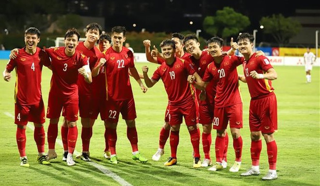 Vietnam avanza a semifinales de Copa AFF Suzuki con goleada a Camboya ảnh 1