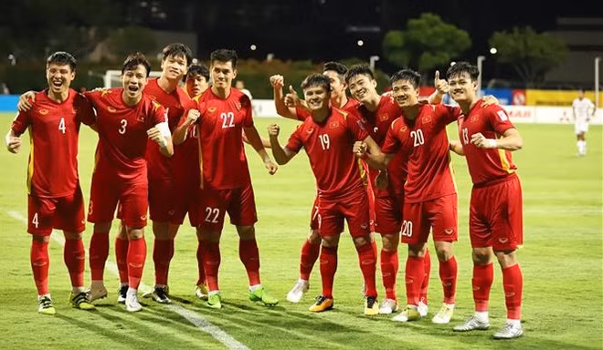 Vietnam avanza a semifinales de Copa AFF Suzuki con goleada a Camboya ảnh 1