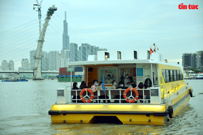 Experimentan paseos nocturnos en barco en Ciudad Ho Chi Minh ảnh 1 Experimentan paseos nocturnos en barco en Ciudad Ho Chi Minh ảnh 1