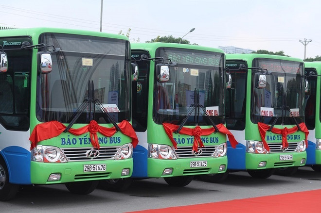 Ponen en servicio en Hanoi nuevas rutas de autobuses ecológicos ảnh 1  Ponen en servicio en Hanoi nuevas rutas de autobuses ecológicos ảnh 1