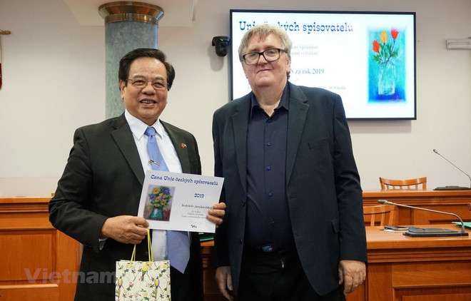 Gran diccionario checo-vietnamita recibe premio de Literatura de Praga ảnh 1