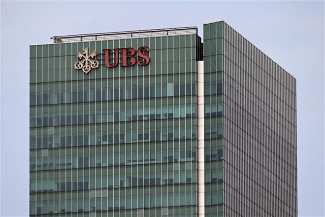 Multa Singapur al gigante bancario suizo UBS por operaciones engañosas ảnh 1