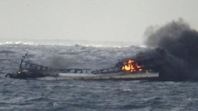 Acelera Corea del Sur rescate por incendio de barco con vietnamitas a bordo ảnh 1 Acelera Corea del Sur rescate por incendio de barco con vietnamitas a bordo ảnh 1