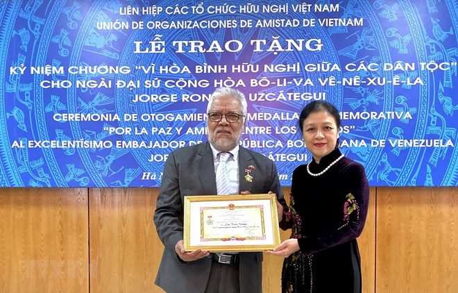 Honran en Vietnam al embajador saliente de Venezuela ảnh 1 Honran en Vietnam al embajador saliente de Venezuela ảnh 1