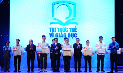 Honran en Vietnam a destacadas obras e iniciativas de desarrollo educacional ảnh 1 Honran en Vietnam a destacadas obras e iniciativas de desarrollo educacional ảnh 1