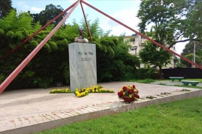 Cubanos y vietnamitas recuerdan al Presidente Ho Chi Minh en La Habana ảnh 2