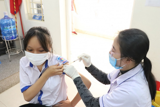 Provincia de Quang Ninh refuerza aumentar cobertura de vacunas contra COVID-19 en escuelas ảnh 1 Provincia de Quang Ninh refuerza aumentar cobertura de vacunas contra COVID-19 en escuelas ảnh 1