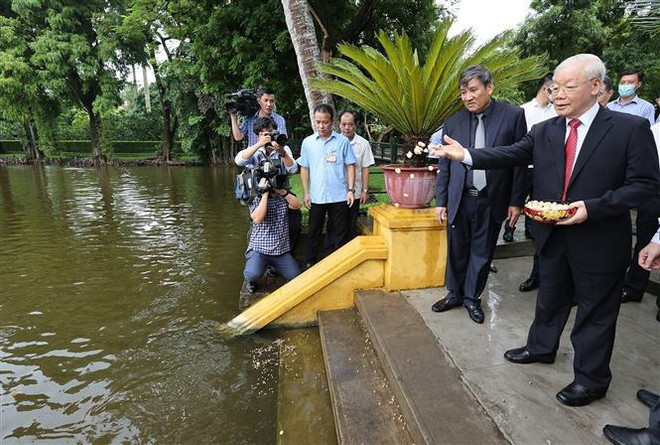 Secretario general del PCV rinde tributo al Presidente Ho Chi Minh ảnh 2 Secretario general del PCV rinde tributo al Presidente Ho Chi Minh ảnh 2