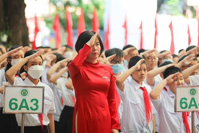 Directora general de la UNESCO asiste a ceremonia inicial del nuevo año escolar en Hanoi ảnh 2 Directora general de la UNESCO asiste a ceremonia inicial del nuevo año escolar en Hanoi ảnh 2
