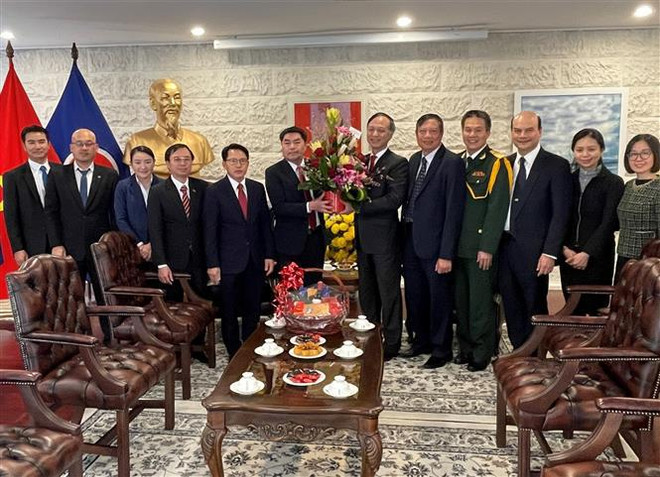 Embajadas de Laos en varios países felicitan el Día Nacional de Vietnam ảnh 1 Embajadas de Laos en varios países felicitan el Día Nacional de Vietnam ảnh 1