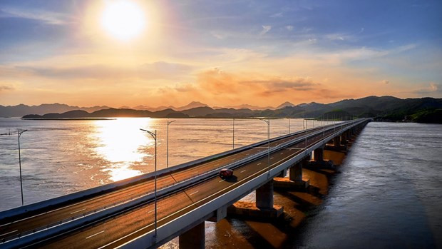 Premier vietnamita asiste a inauguración de autopista Van Don - Mong Cai en Quang Ninh ảnh 2 Premier vietnamita asiste a inauguración de autopista Van Don - Mong Cai en Quang Ninh ảnh 2