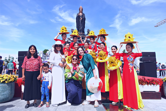 Atractiva Fiesta de la Luna Llena en montaña de Ba Den ảnh 1 Atractiva Fiesta de la Luna Llena en montaña de Ba Den ảnh 1