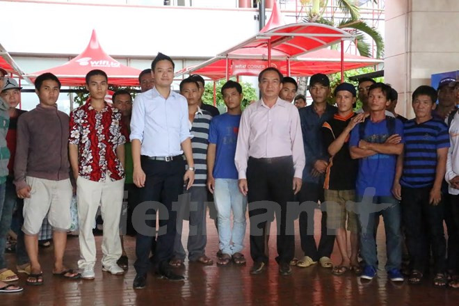 Más pescadores vietnamitas regresan a casa desde Indonesia ảnh 1 Más pescadores vietnamitas regresan a casa desde Indonesia ảnh 1