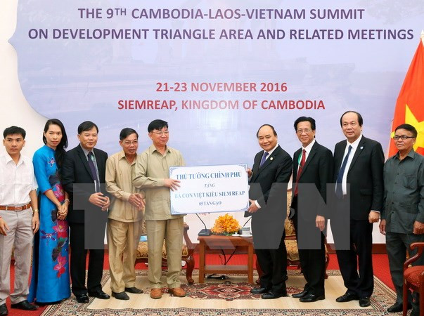 Entregan arroz a favor de los vietnamitas en Camboya ảnh 1 Entregan arroz a favor de los vietnamitas en Camboya ảnh 1
