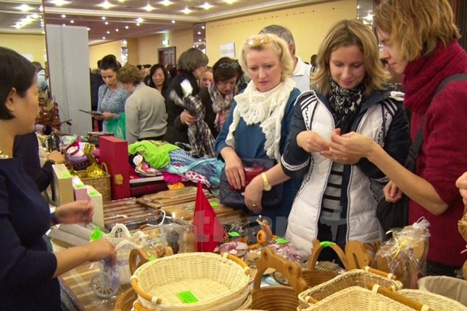 Vietnam participa en feria de caridad en Eslovaquia ảnh 1