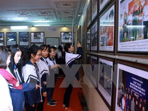 Efectúan exposición fotográfica sobre Truong Sa en Hanoi ảnh 1