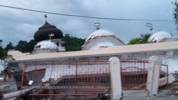 Indonesia: Al menos cuatro muertos por terremoto ảnh 1 Indonesia: Al menos cuatro muertos por terremoto ảnh 1