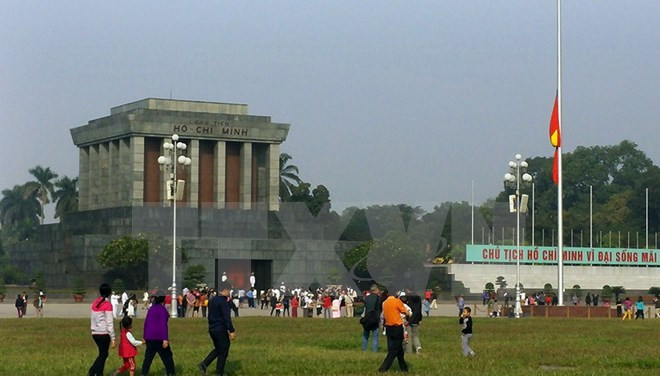 Líder revolucionario cubano Fidel Castro vive para siempre en el corazón del pueblo vietnamita ảnh 1